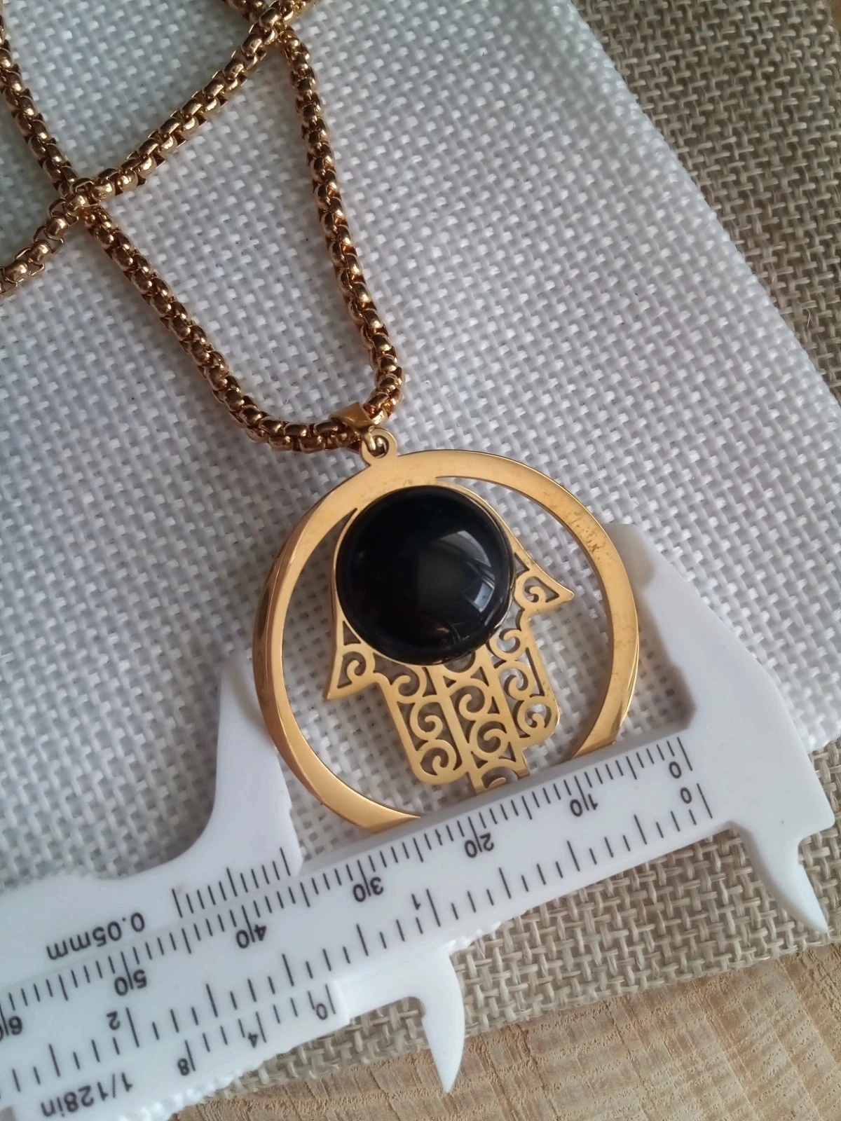 Collier double face avec un côté blanc et un côté noir – photo 5